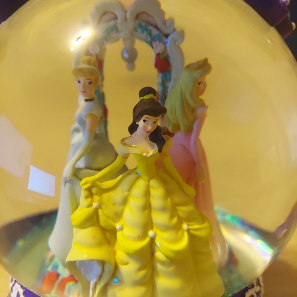 Disney Princesses Snow Globe 1952 "Once Upon A Dream" - Picture 3 of 8